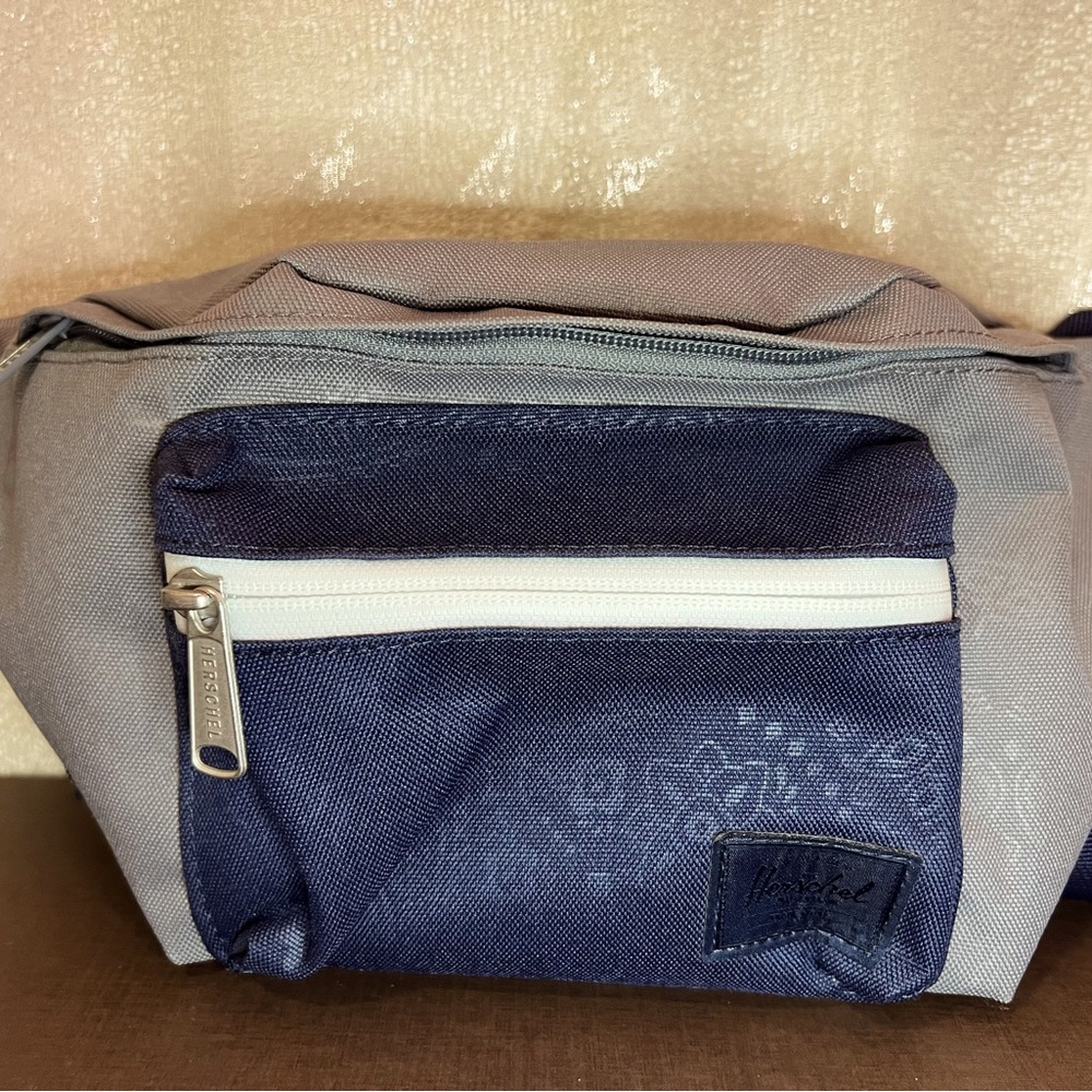 Herschel Supply Seventeen 3.5L Hip Pack, in color block blue and gray
